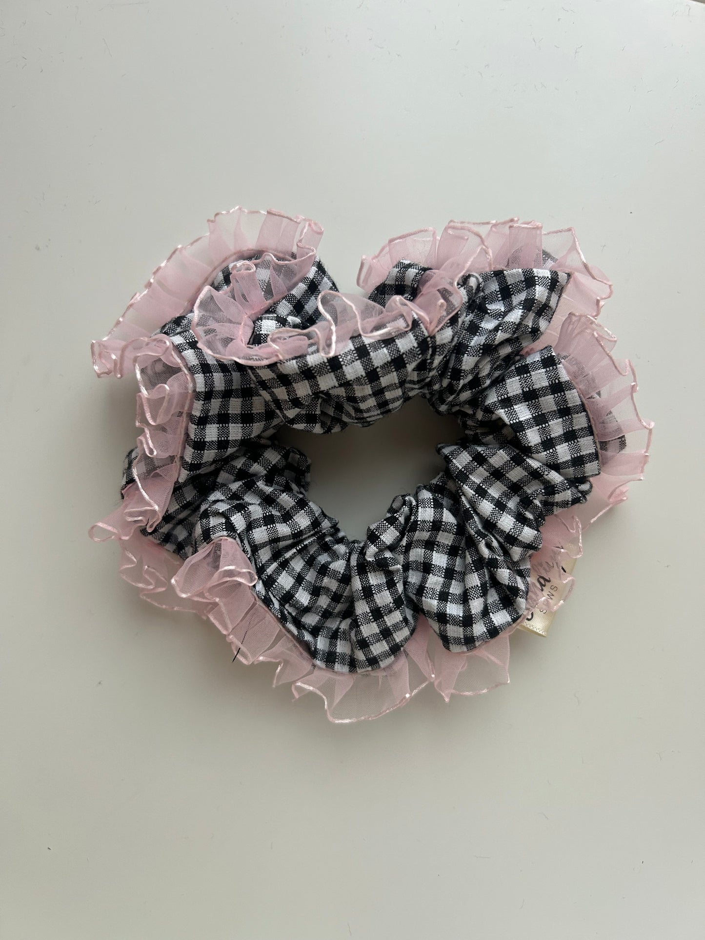 Gingham lace scrunchie