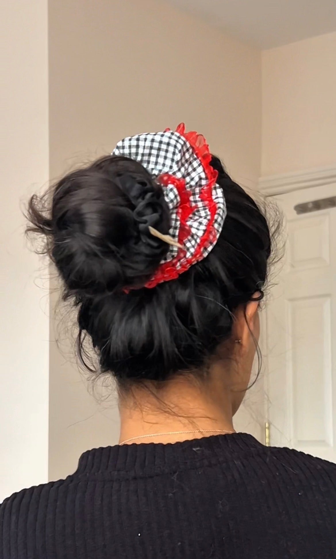 Gingham lace scrunchie