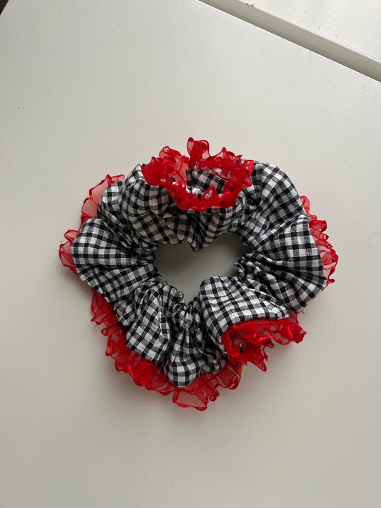 Gingham lace scrunchie