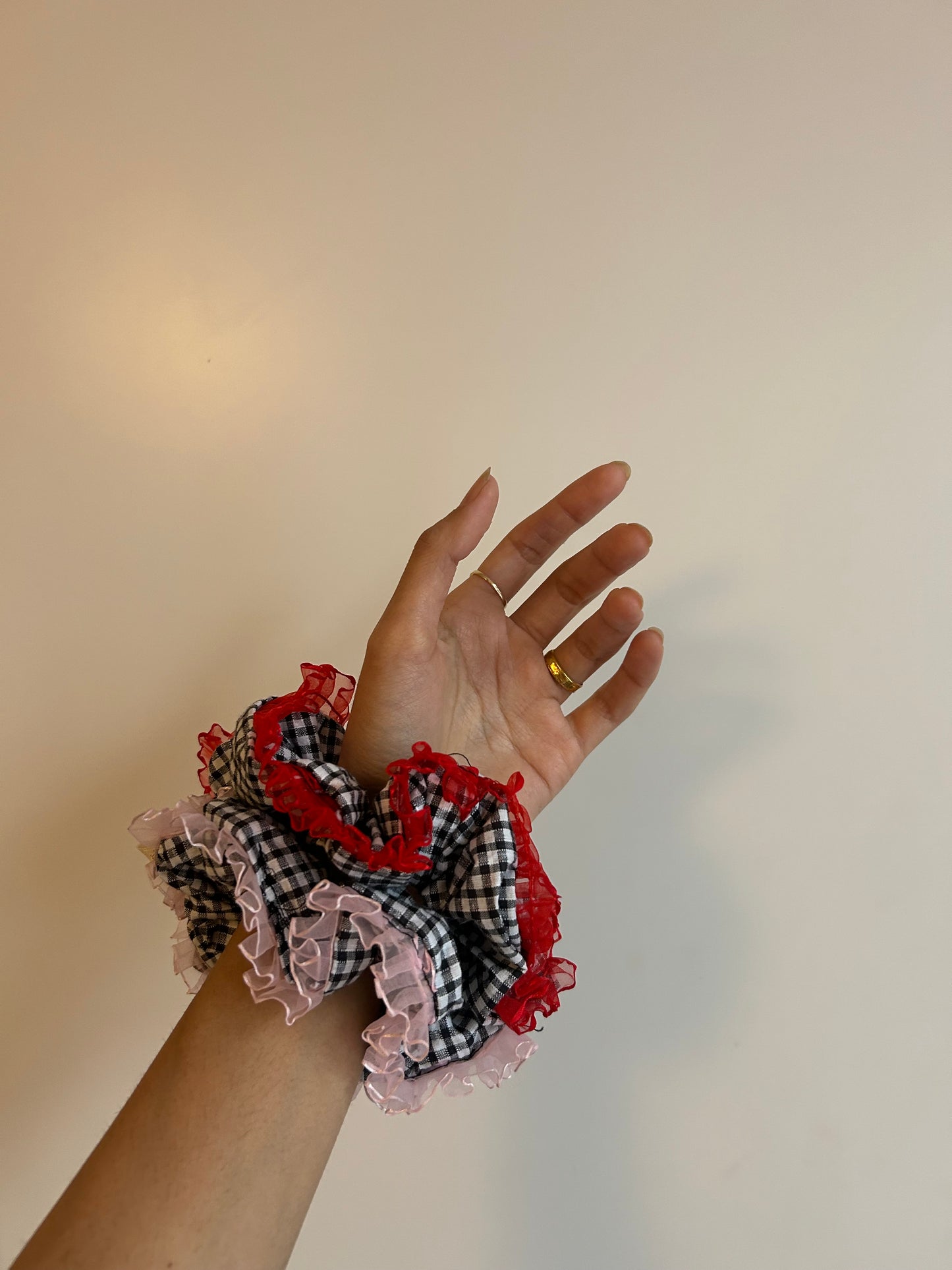 Gingham lace scrunchie