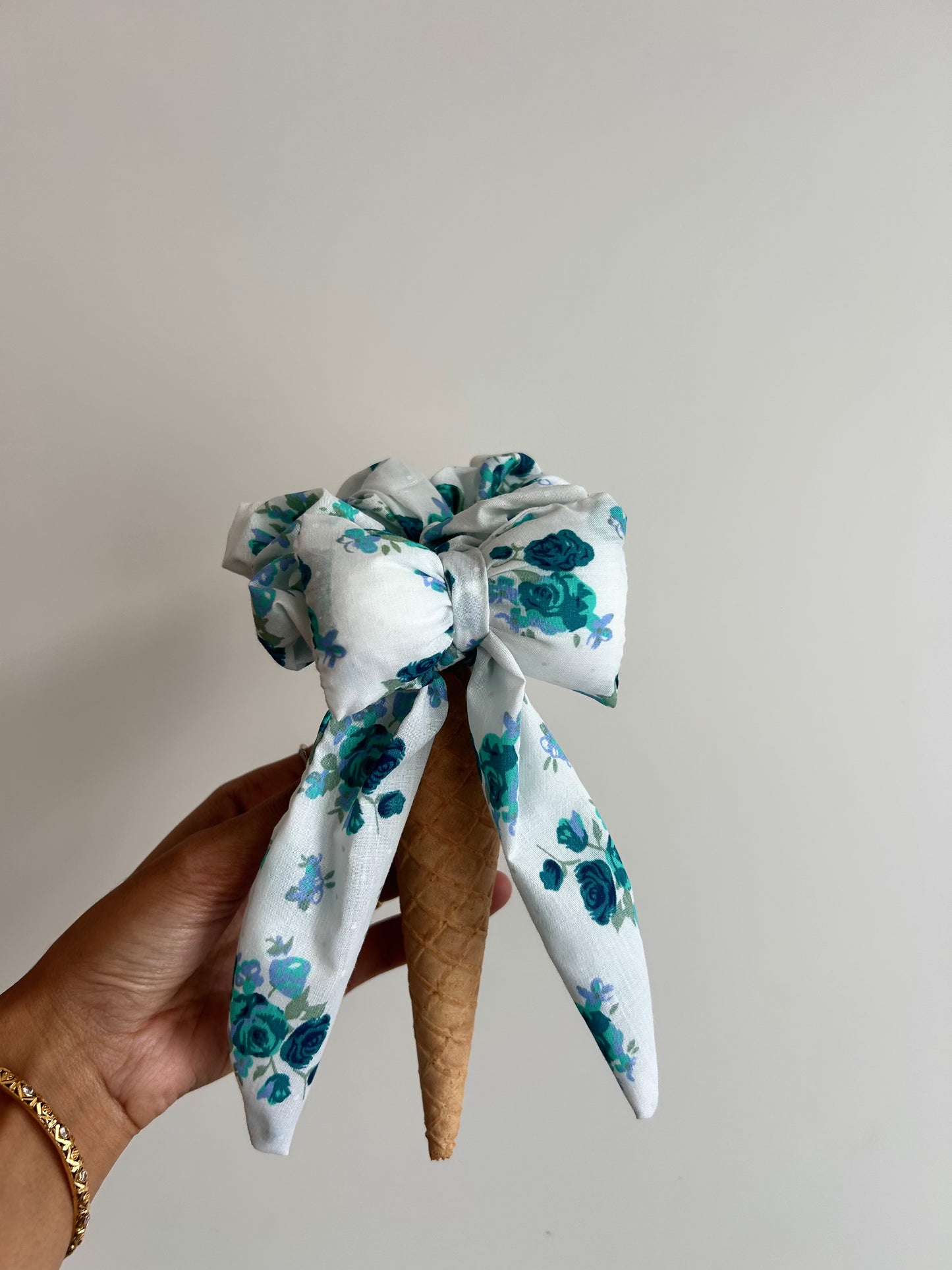 Bue & White floral filled bow scrunchie