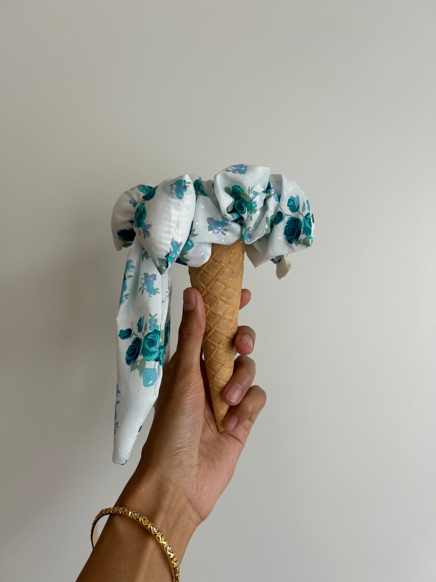 Bue & White floral filled bow scrunchie