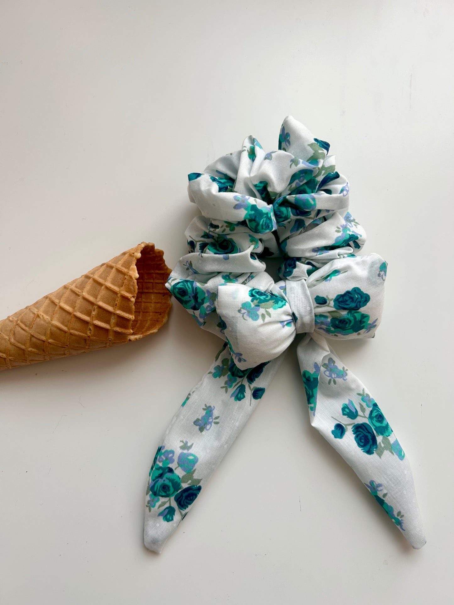Bue & White floral filled bow scrunchie