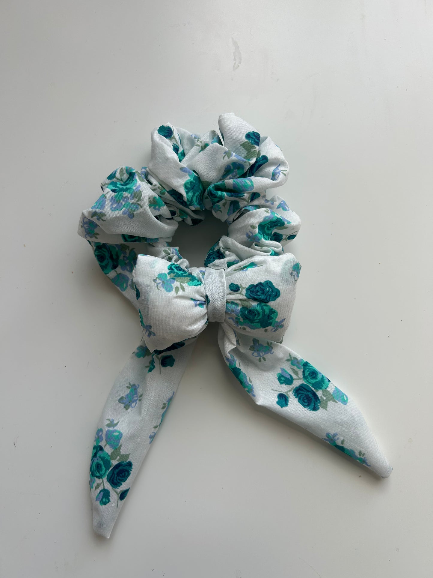 Bue & White floral filled bow scrunchie