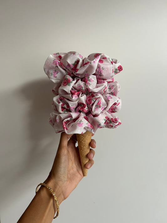 Scrunchie- pink & white floral
