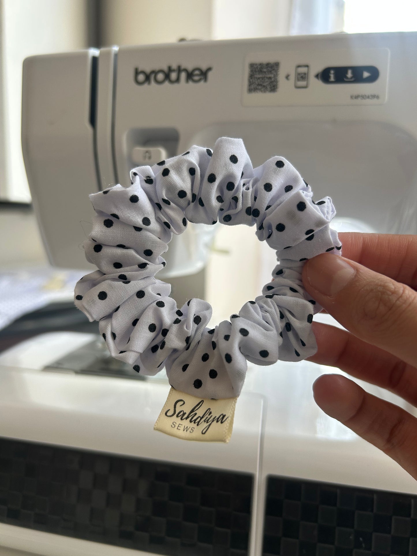 Polka dot scrunchie (Thin)