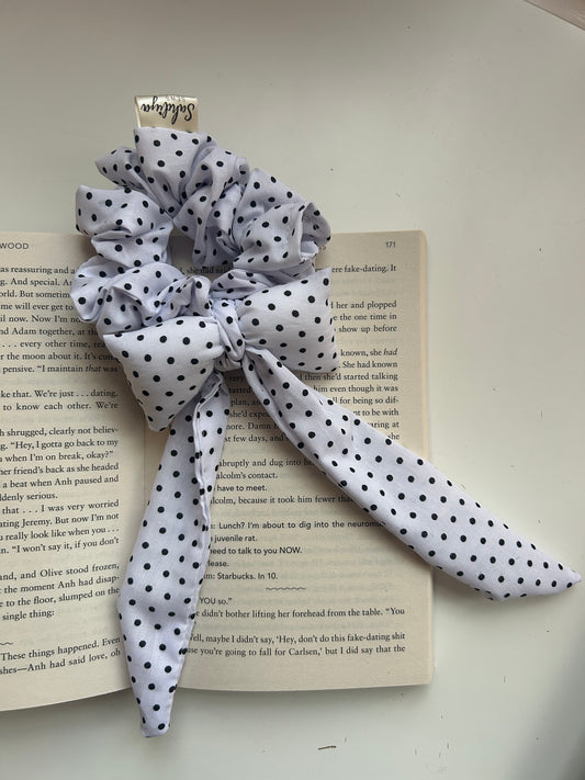 Bow scrunchie