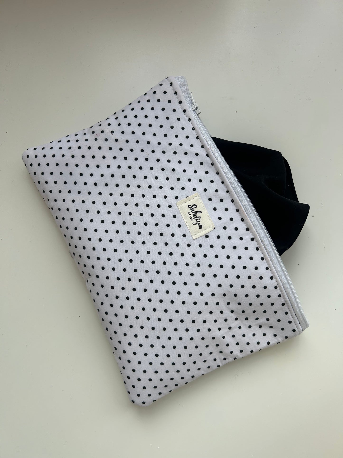 Polka dot quilted makeup pouch | White & black cosmetic bag | Everyday essentials organiser | Travel beauty pouch
