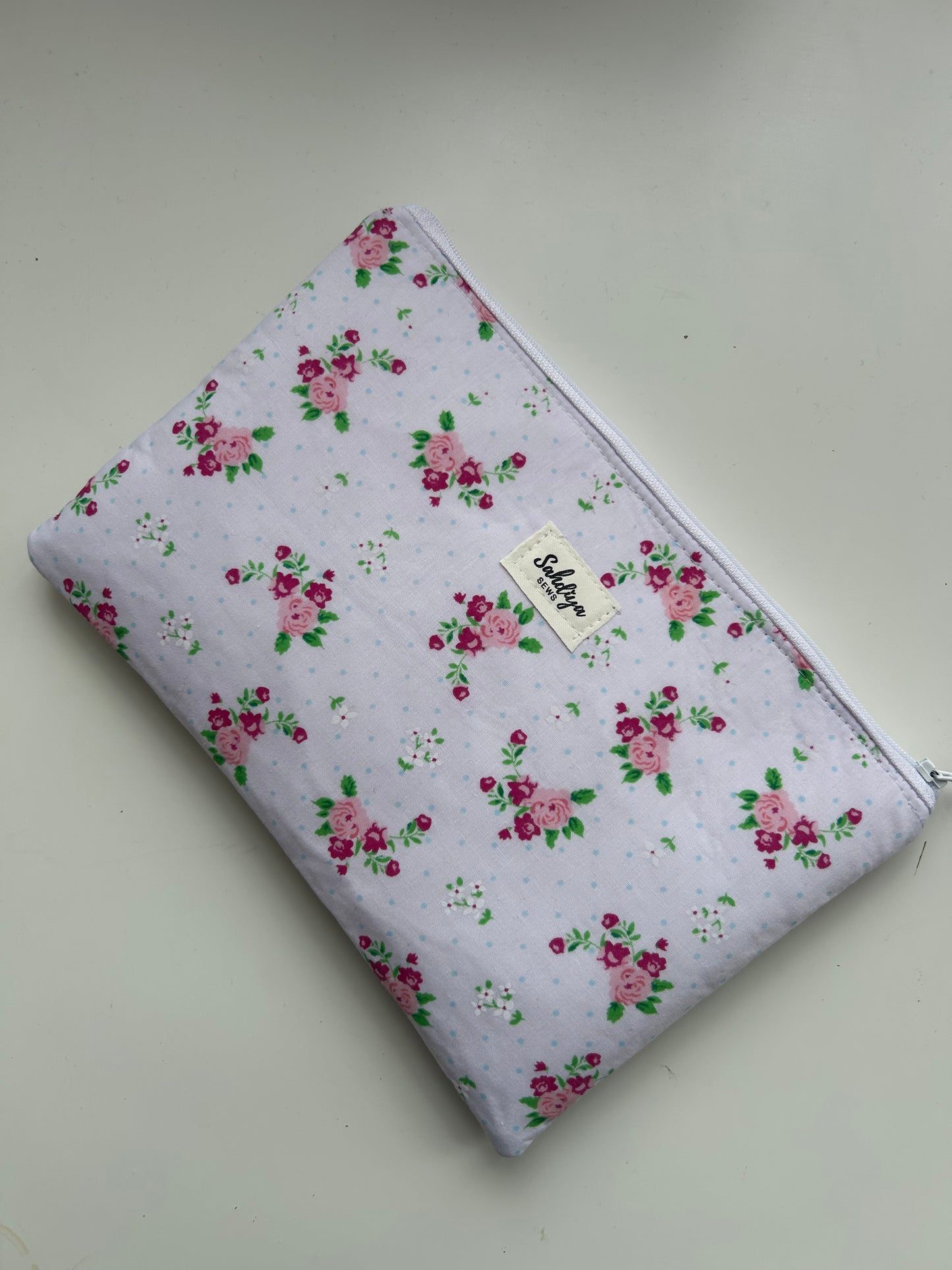 Floral makeup pouch | Pink & white cosmetic bag | Everyday essentials organiser | Travel beauty pouch