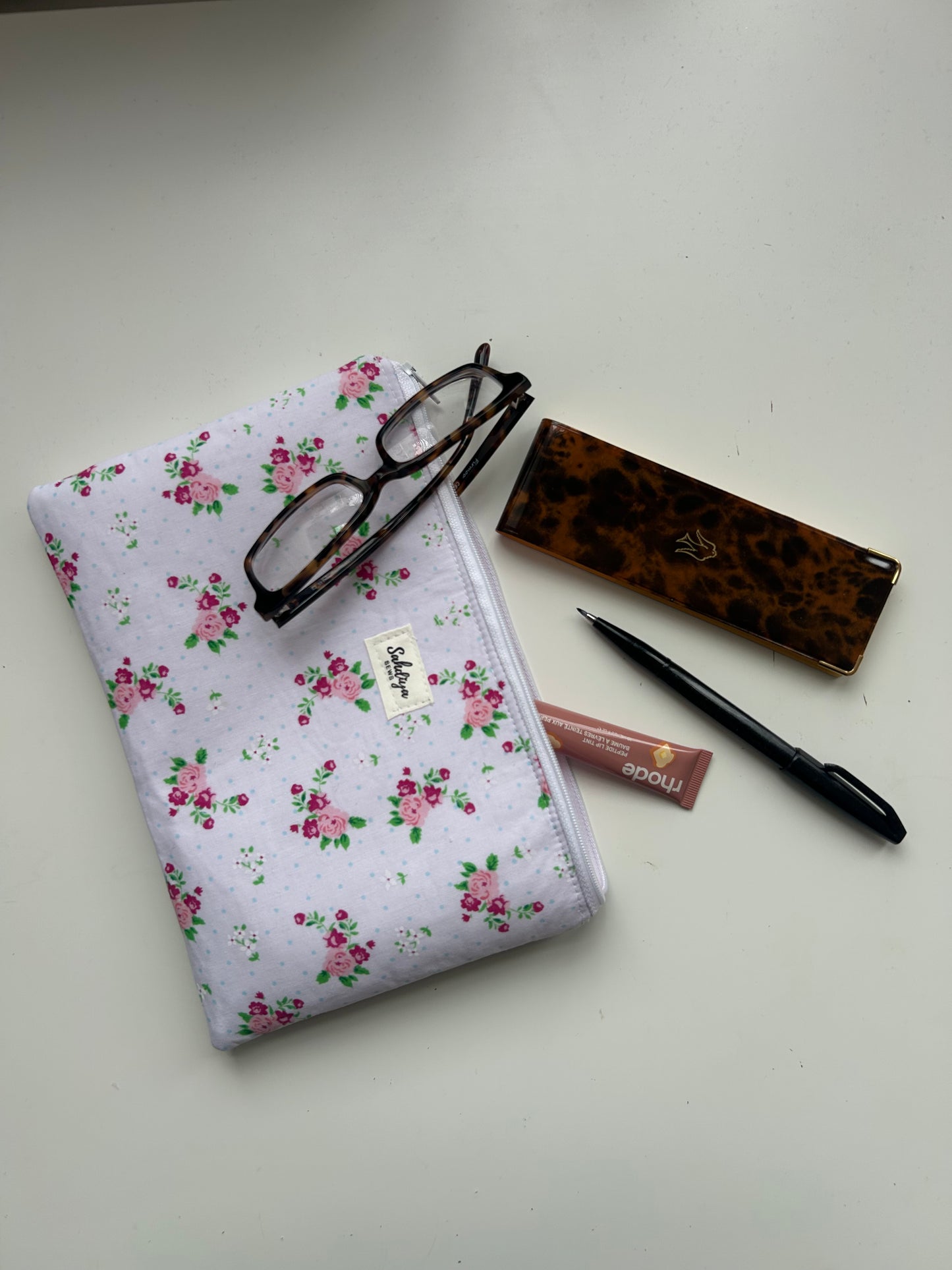 Floral makeup pouch | Pink & white cosmetic bag | Everyday essentials organiser | Travel beauty pouch